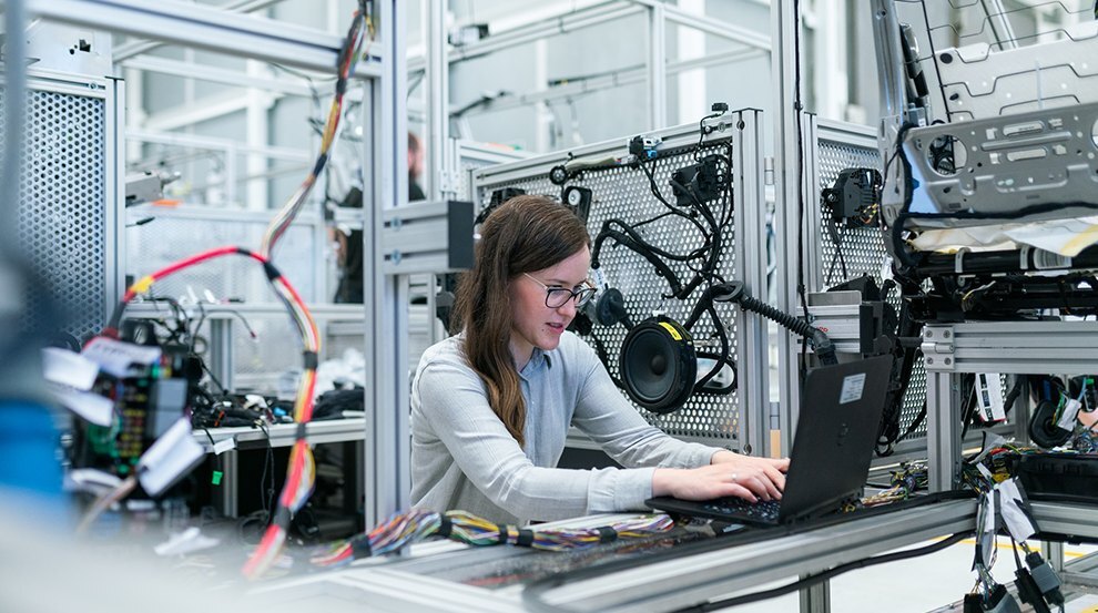 Bretford Blog Top 5 Ways To Manage Shared Devices in Manufacturing