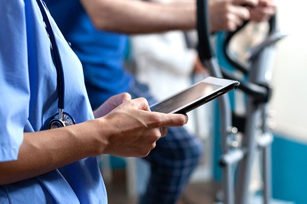 healthcare nurse with tablet